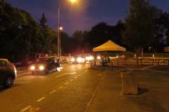 et les voitures continuent d'arriver...