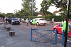 mais il y a toujours des voitures qui arrivent