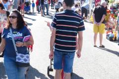 Il y a presque un queue pour notre vide grenier
